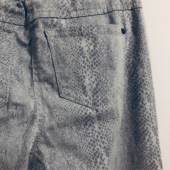 Reitman’s reptile print skinny jeans - Picture 8 of 11